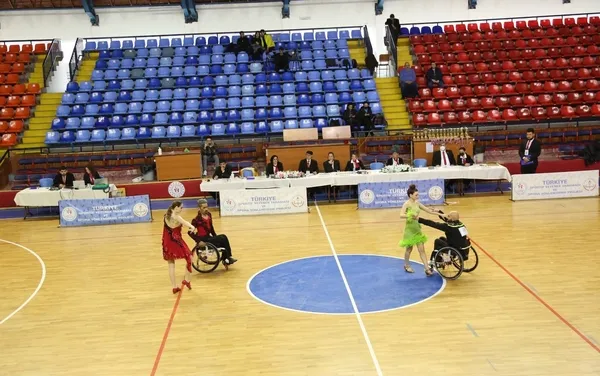 tekerlekli-dans-sporu-turkiye-sampiyonasi-kutahyada-yapildi-1648372018300.jpg