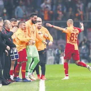 Galatasaray gövde gösterisi yaptı