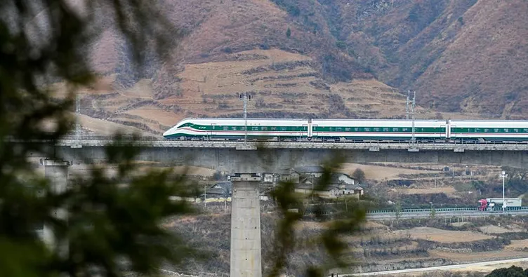 Çin’de feci kaza: Tren işçileri ezdi