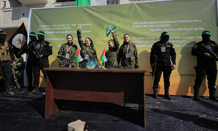 Gergin bekleyiş sürüyor: Ateşkesin yeni aşaması için hazırlıklar tamamlandı! Hamas ve İsrail’den peş peşe açıklamalar