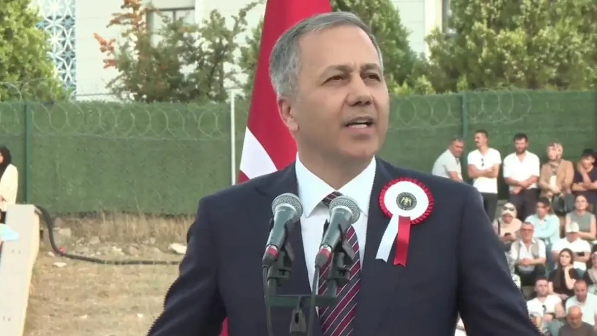 İçişleri Bakanı Yerlikaya, POMEM Mezuniyet Töreni’nde konuştu İçişleri Bakanı Yerlikaya, POMEM Mezuniyet Töreni’nde konuştu