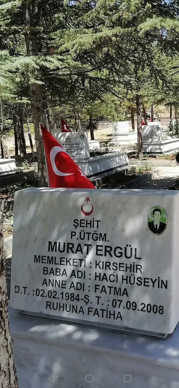 evlat-hasretiyle-gecen-18-yil-sehit-ustegmenin-anne-ve-babasinin-bayram-nobeti-1779876111132.jpg
