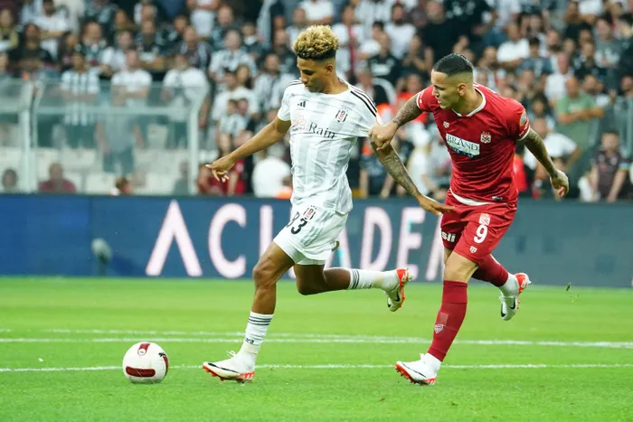 son-dakika-haberi-besiktas-evinde-rahat-kazandi-kartal-sivas-engelini-2-golle-gecildi-1693764470673.jpg