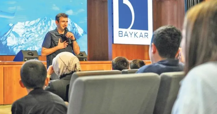 Korunan çocuklar teknoloji merkezinde