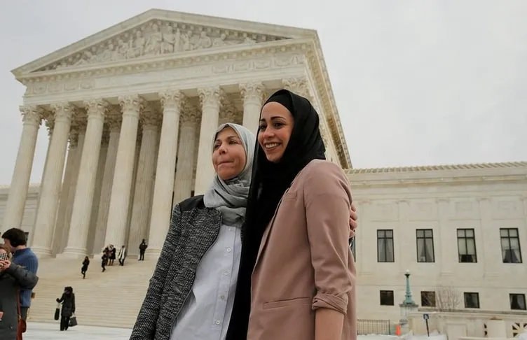 Müslüman kız ABD giyim devine başörtüsü savaşı açtı