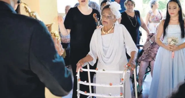 106’sında nişanlandı