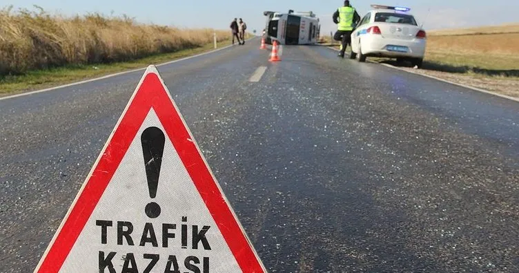 Kırıkkale’de otomobil ile hafif ticari araç çarpıştı: 2’si çocuk 4 yaralı