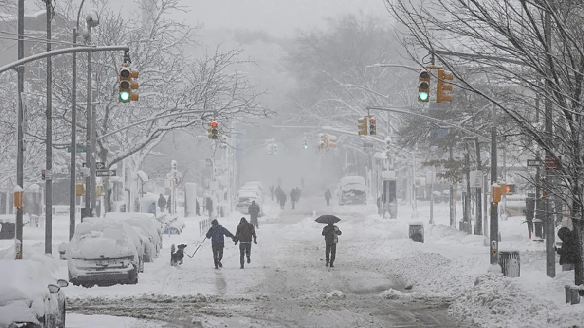 ABD’de kar fırtınası hayatı durma noktasına getirdi: 10 binden fazla uçuş iptal edildi! ABD’de kar fırtınası hayatı durma noktasına getirdi: 10 binden fazla uçuş iptal edildi!