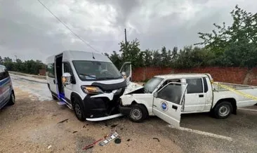 Minibüs ile kamyonet çarpıştı: 1 ölü #bursa
