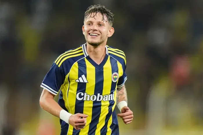 fenerbahcede-sebastian-szymanskinin-durumu-belli-oluyor-1765351488635.jpeg