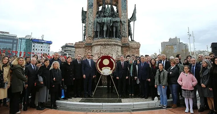 Öğretmenler gününde Taksim’de mini konser