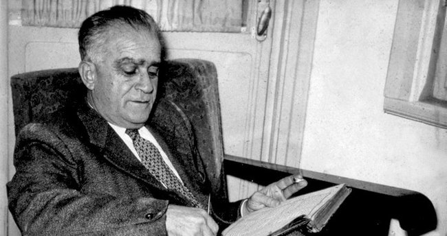 Ne İçindeyim Zamanın Şiiri Sözleri - Ahmet Hamdi Tanpınar Ne İçindeyim Zamanın Şiiri Açıklaması Ve İncelemesi