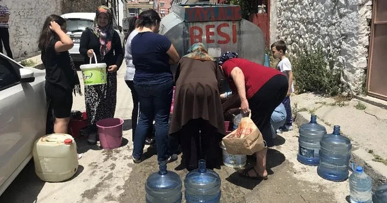 İzmir’de damacanalarla su çilesi