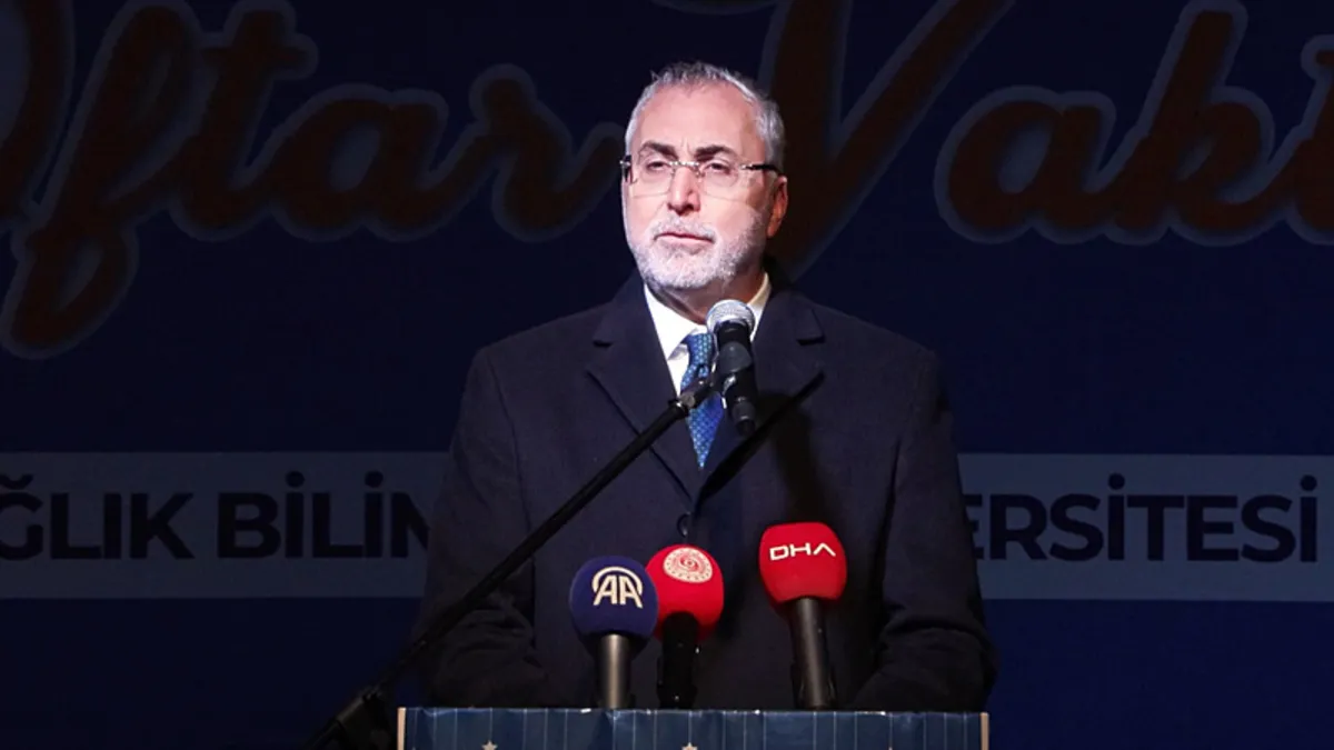 Bakan Işıkhan, Sağlık Bilimleri Üniversitesi öğrencileriyle iftarda buluştu