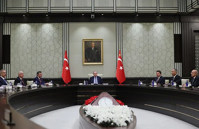 son-dakika-kritik-mgk-toplantisinin-ardindan-yazili-aciklama-yapildi-1759249368050.jpeg Son dakika! Kritik MGK toplantısının ardından yazılı açıklama yapıldı: Terör duvarı tamamen yıkılacak