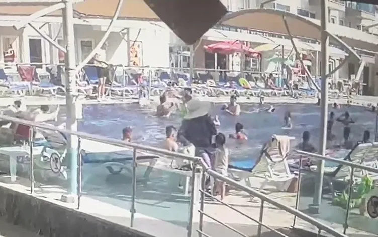 Tatilini geçirdiği otelin havuz kenarında başına baca kapağı düşen hemşire hayatını kaybetti!