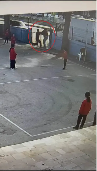 Çocuğunun kolu kırılınca okulda dehşet saçtı: Öğretmenin burnunu kıran adam tutuklandı!