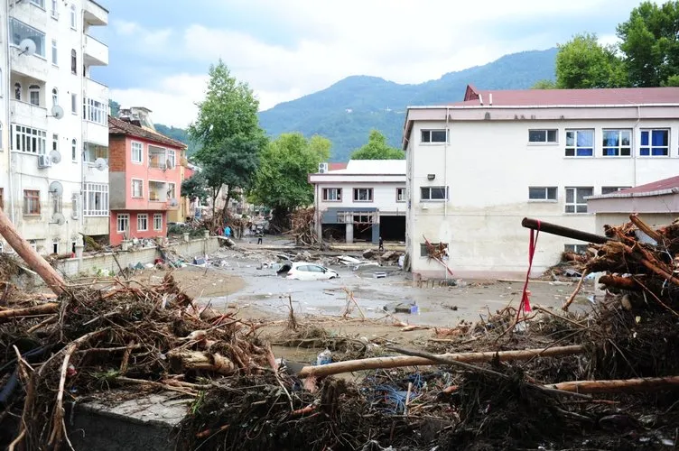 Devlet tüm imkânlarıyla yaraları sarmak için seferber oldu! Sular çekildi acı tablo ortaya çıktı