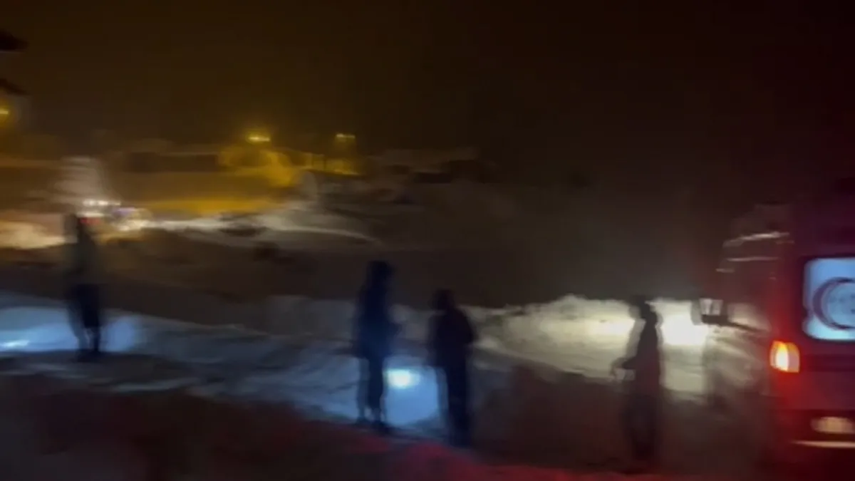 Kardan kapanan köy yolunda zamanla yarış