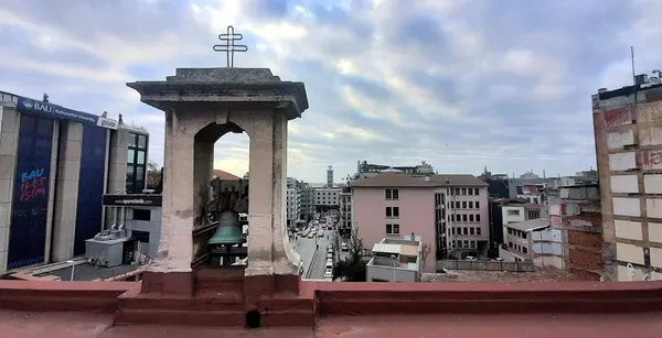 kilise-yangininda-olenler-bugun-son-yolculuguna-ugurlanacak-1674638883708.jpg