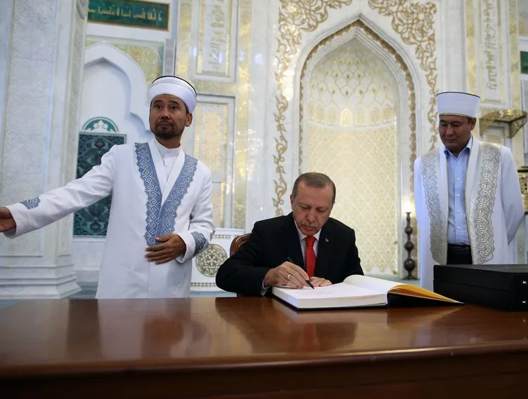 Cumhurbaşkanı Erdoğan, Orta Asya’nın en büyük camisini ziyaret etti