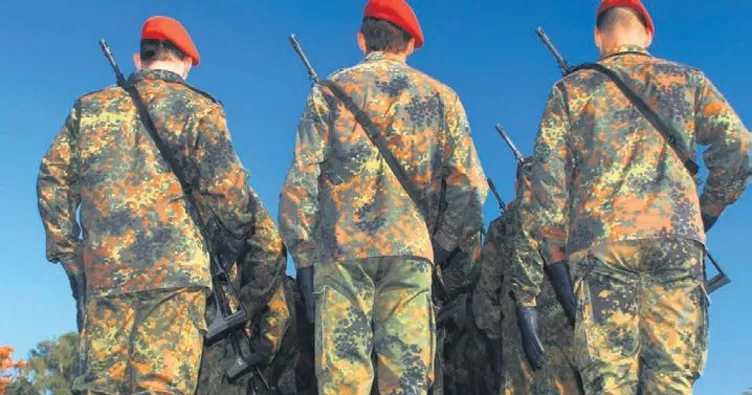 Bir ırkçı sohbet grubu da orduda