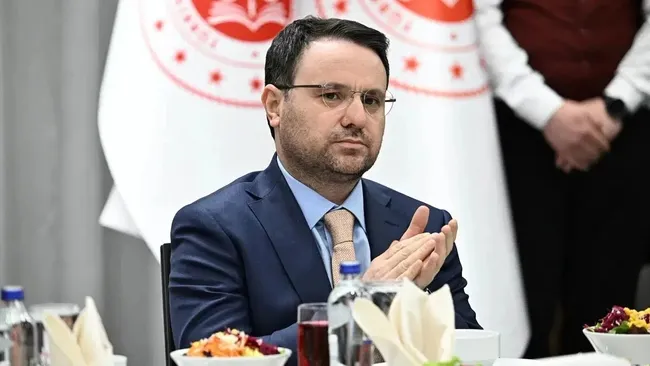 bakan-gurlekten-27-nisan-e-muhtirasi-paylasimi-erdoganin-kararli-durusu-donum-noktasi-oldu-1777304445219.jpeg Bakan Gürlek: Cumhurbaşkanımızın kararlı duruşu dönüm noktası oldu