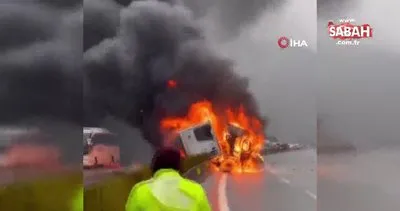 Otoyolda tır alev alev böyle yandı: Otobüsteki yolcular tahliye edildi | Video