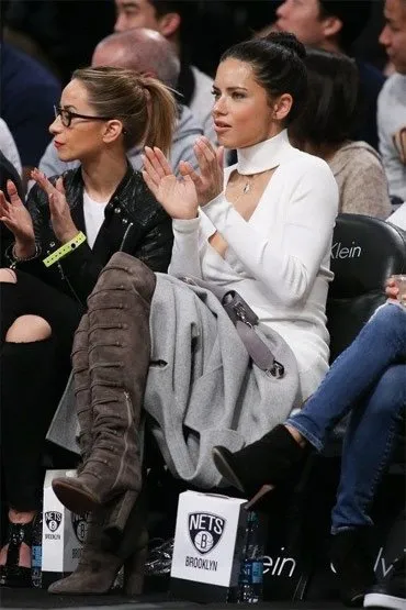 Adriana Lima NBA maçına damga vurdu!