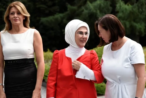 Emine Erdoğan Brüksel'de lider eşleriyle bir araya geldi