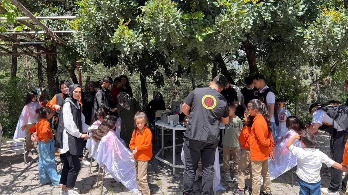Depremzede çocukların bayramlık sevinci