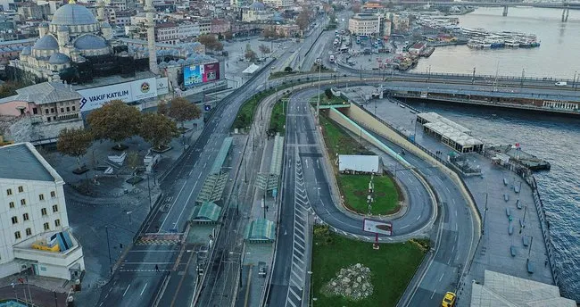 Sokağa çıkma kısıtlamasında son gün! Meydanlarda sessizlik: Boş kalan İstanbul'un keyfini turistler çıkardı