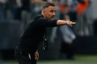 Son dakika Fenerbahçe haberi: Transfer böyle duyuruldu! Vitor Pereira ve Jorge Jesus... | Son dakika Fenerbahçe haberi: Transfer böyle duyuruldu! Vitor Pereira ve Jorge Jesus... |
