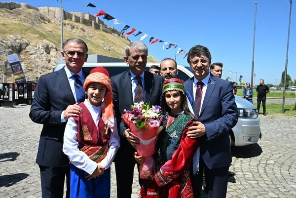 vanda-dokuz-gun-surecek-kultur-sanat-ve-lezzet-soleni-basladi-1783761547860.jpeg