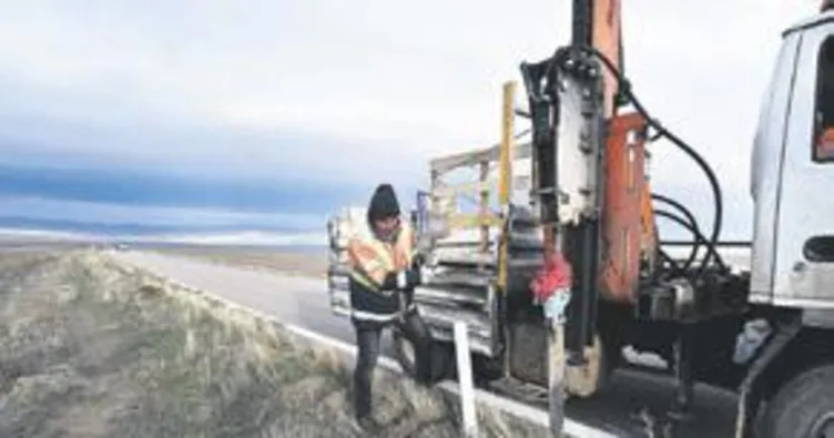 Köy yollarına kedi gözü