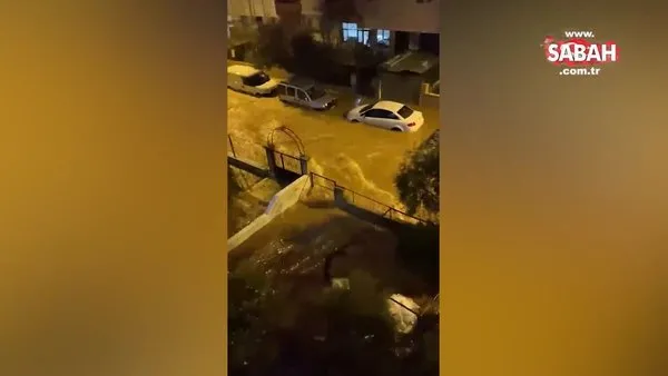 Antalya'da şiddetli yağış! Araçlar sürüklendi, yollar kapandı | Video