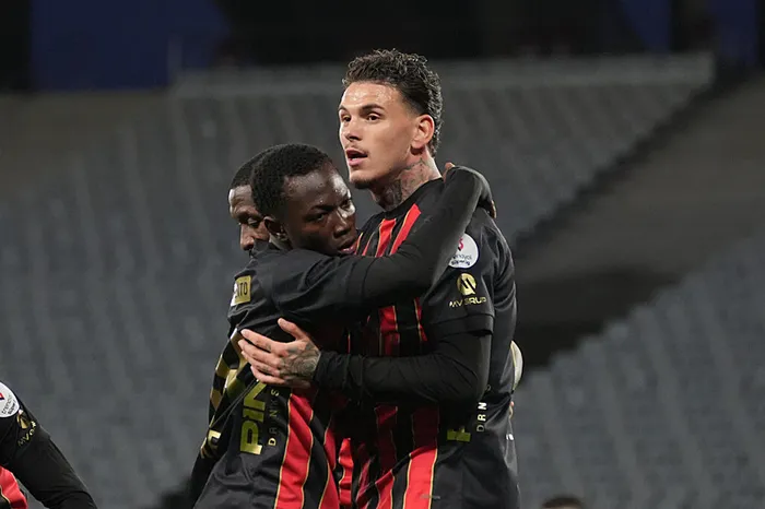fatih-karagumruk-genclerbirligi-karsisinda-hayata-tutundu-1777834803360.jpeg