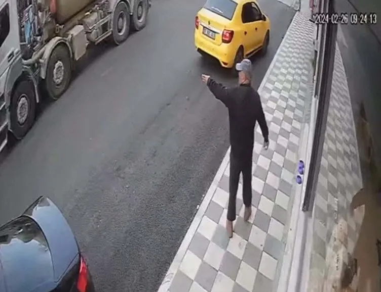 İzmir’de beton mikseri yaşlı kadını ezdi! Korkunç ölüm kamerada!
