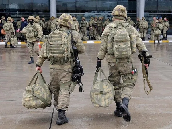 Komandolar dualarla Afrin'e uğurlandı