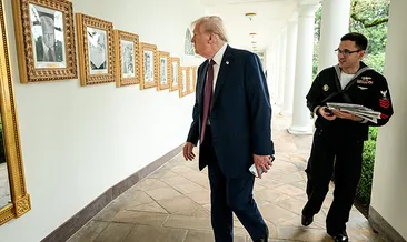 Trump’tan Biden’a alaylı gönderme: Fotoğraf yerine ‘otomatik kalem’ astırdı