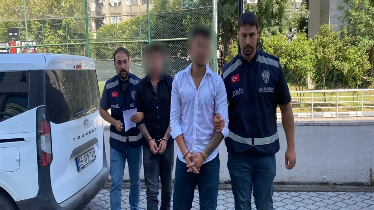Samsun’da dehşet! Husumetlisini sokak ortasında tabancayla yaraladı: Şüpheli yakalandı Samsun’da dehşet! Husumetlisini sokak ortasında tabancayla yaraladı: Şüpheli yakalandı