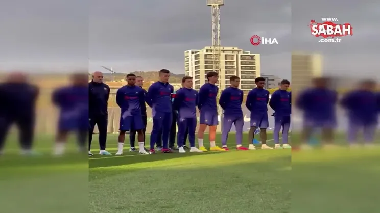 Barcelona'dan depremde vefat edenler için saygı duruşu | Video