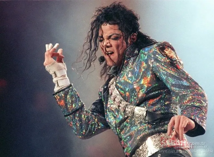 Michael Jackson’ın ikonik deri ceketi rekor fiyata satıldı