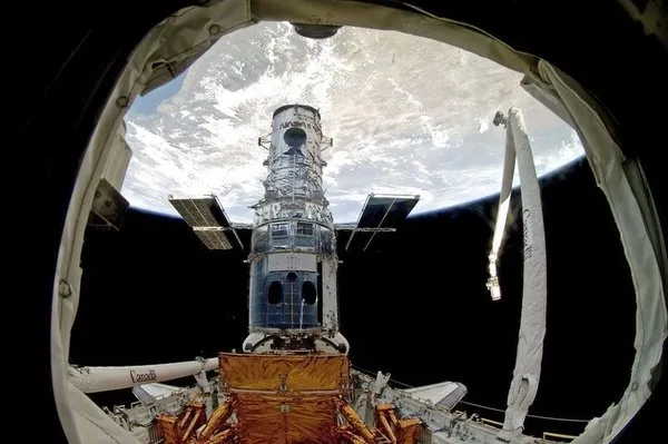 Hubble teleskobunun tamiri