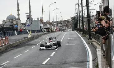 İstanbul’da Formula 1 heyecanı! Galata’da 2 tur attı