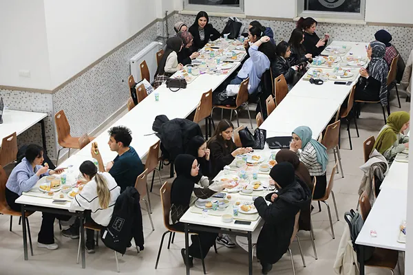 ramazan-boyunca-4-bin-ogrenci-kardeslik-sofrasinda-bulusuyor-1773509561877.jpg