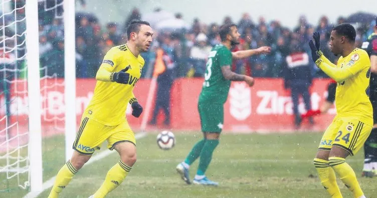 Fenerbahçe Mevlüt Erdinç’le yolu yarıladı
