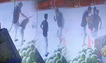 SON DAKİKA... 15 yaşındaki market çırağına marul dayağı: Ürünü beğenmedi sokak ortasında dakikalarca darp etti! #adana