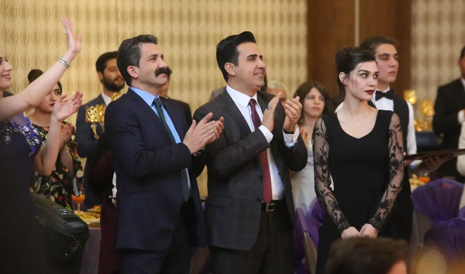 Aşk ve Mavi 18. son bölüm tamamı izle! (tek parça full)