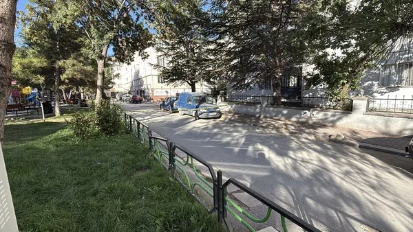eskisehirde-dehsete-dusuren-olay-yan-bakma-tartismasi-bicakli-kavgaya-donustu-yaralilar-var-1788857231405.jpg